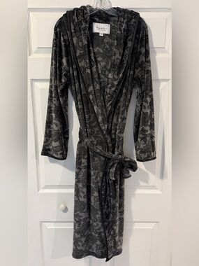 Nicole Miller New York Robe